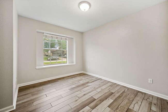 Building Photo - 4023 Broken Elm Dr