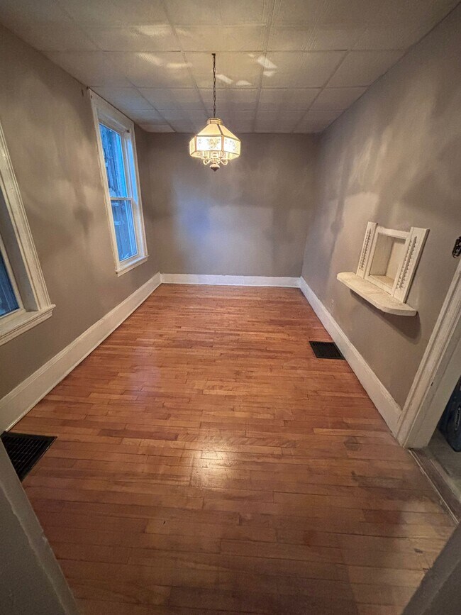 Building Photo - 6 Clachan Pl