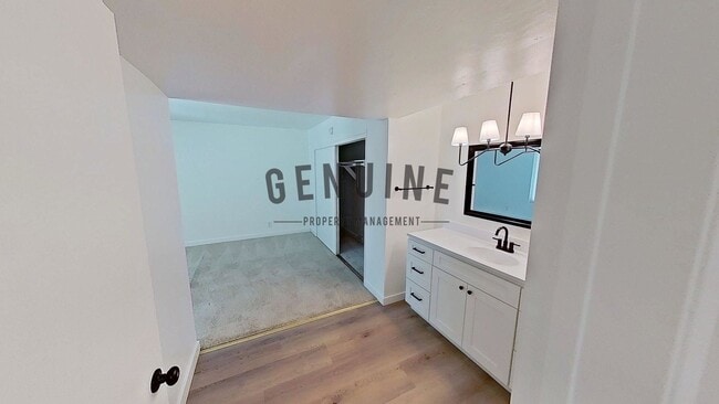 Building Photo - Stunning 2nd Story 3 Bedroom Condo in Woodlake Villas, La Habra