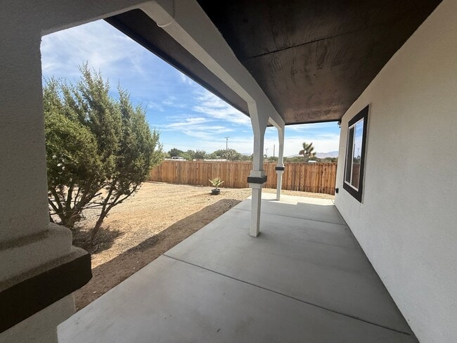 Building Photo - 12977 Cactus St