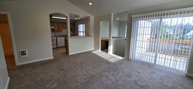 Building Photo - Beautiful Condo in Gilham