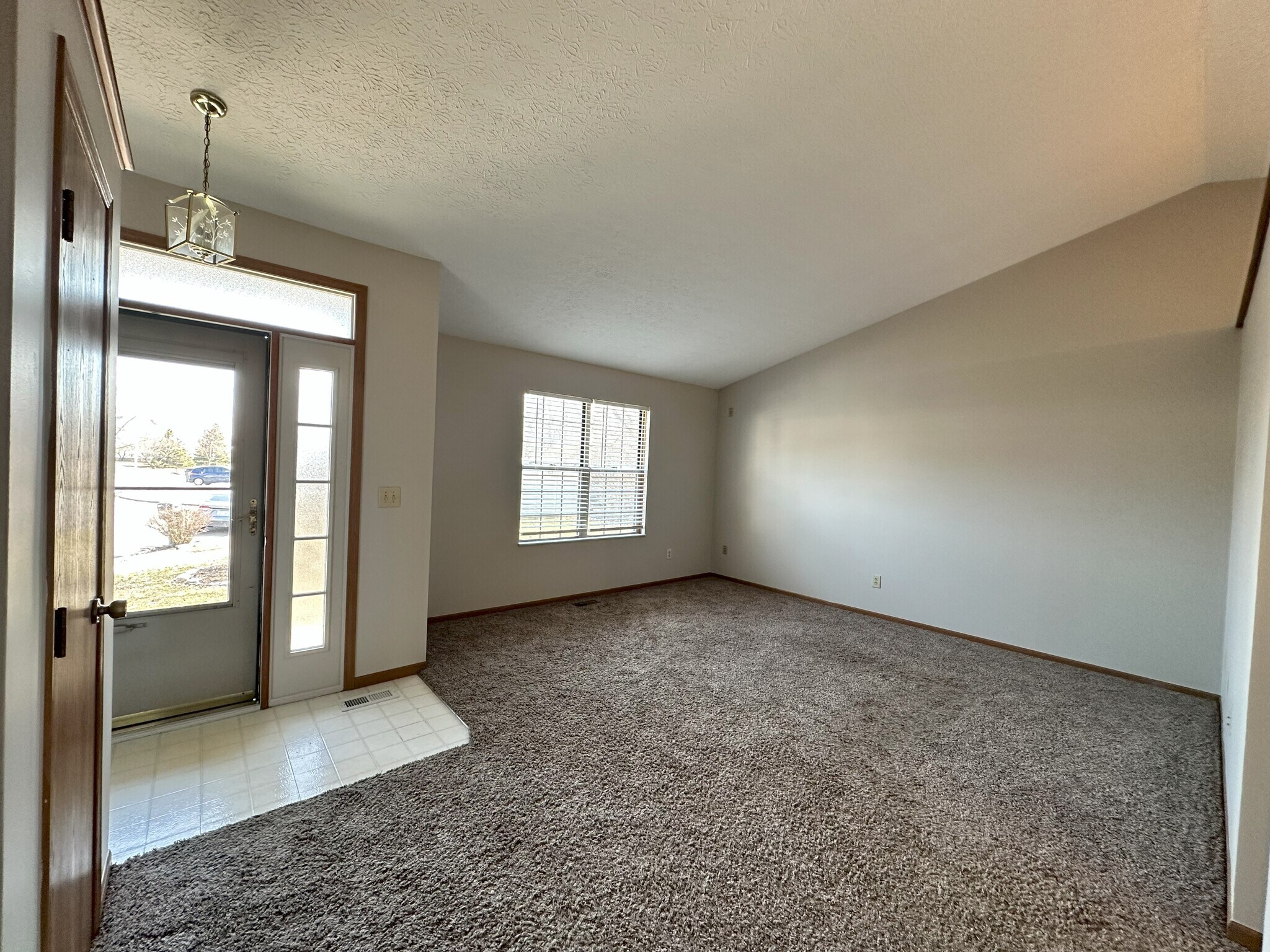 Building Photo - 4049 Sandy Ridge Dr