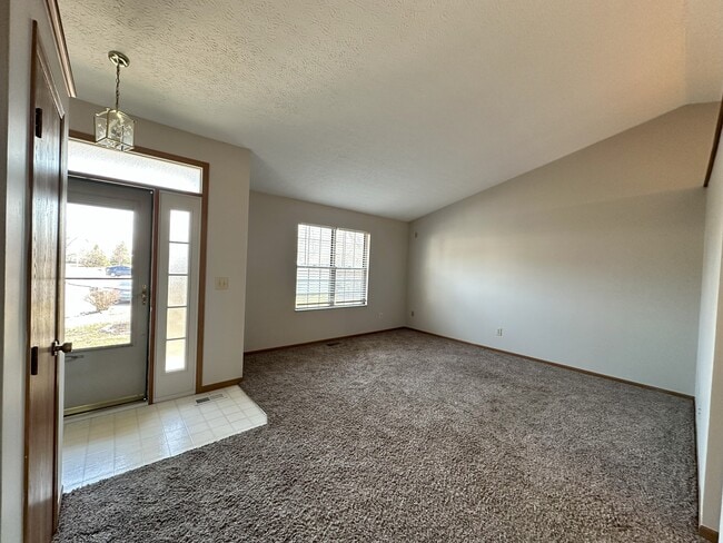 Building Photo - 4049 Sandy Ridge Dr