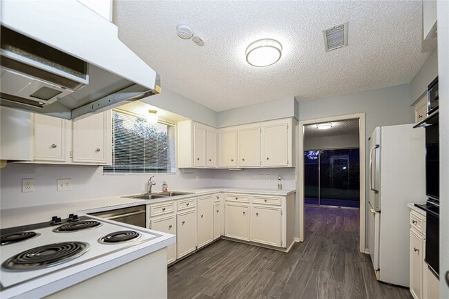 Building Photo - 2306 Wallingford Dr