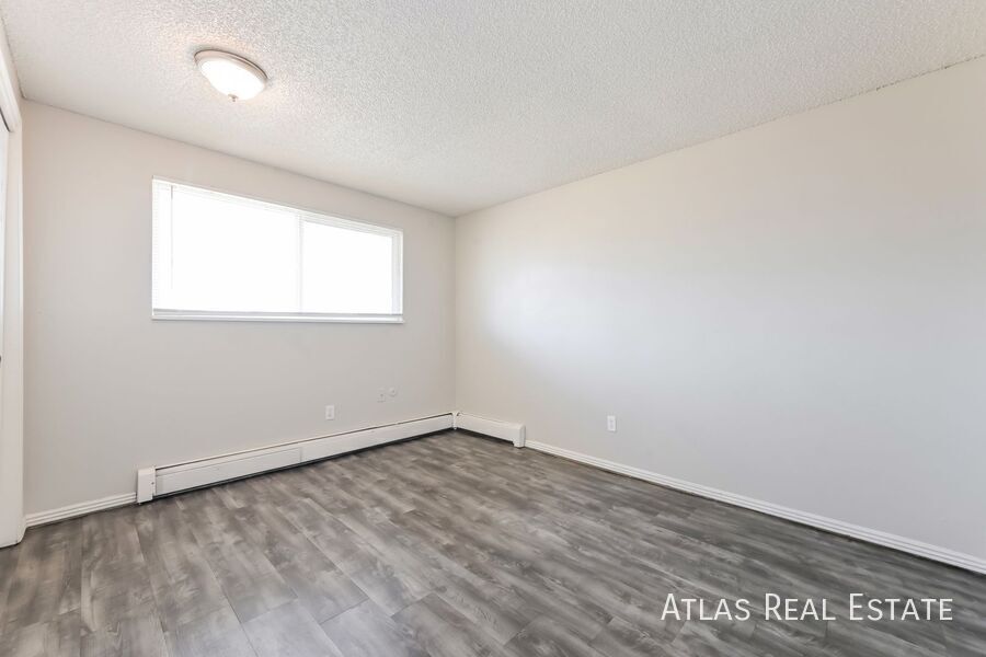 Building Photo - 910 Bishop Ct