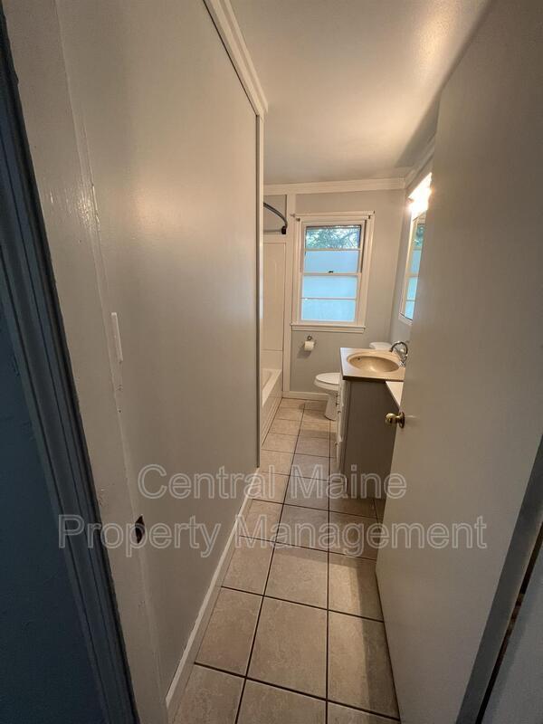 Building Photo - 76 7th St