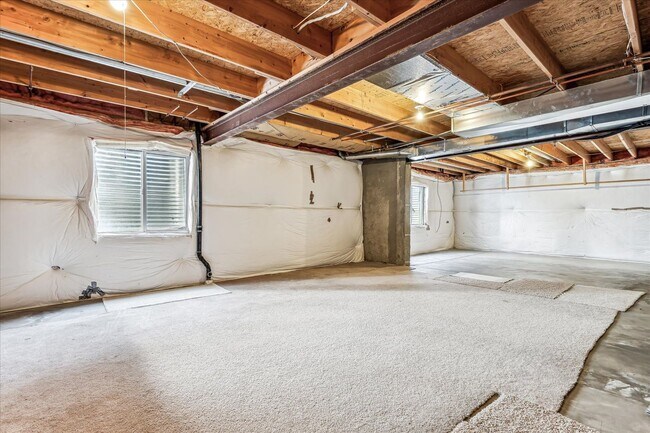 Building Photo - Evolve Real Estate: Meticulously Maintained 3 Bed RANCH Home with Deck and Pergola Available DEC 15!