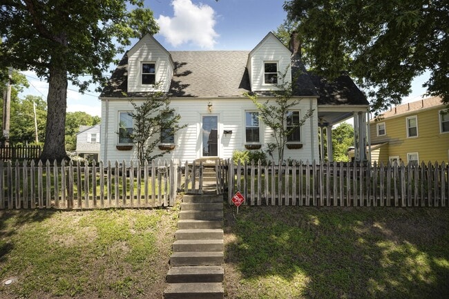 Primary Photo - 1104 Summit Dr