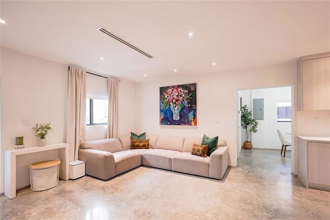 Building Photo - 1747 NW 31st St