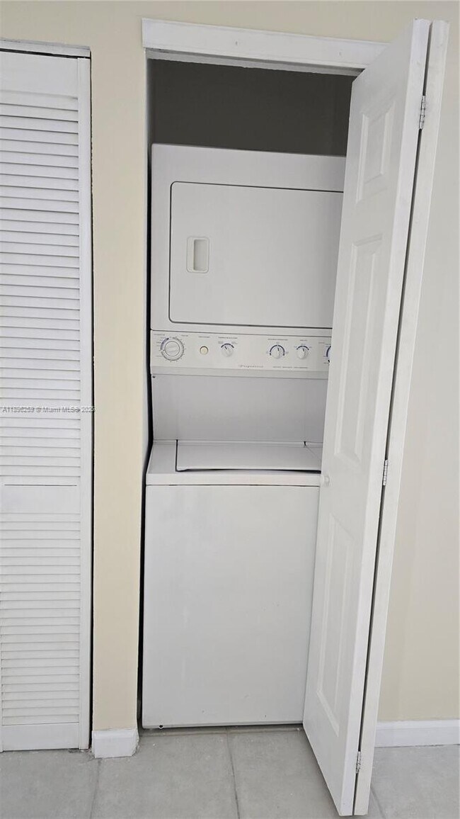 Building Photo - 4802 Washington St