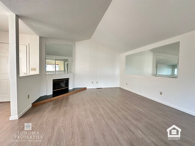 Building Photo - 2BD/2BA Duplex, Close to Downtown Sonoma!