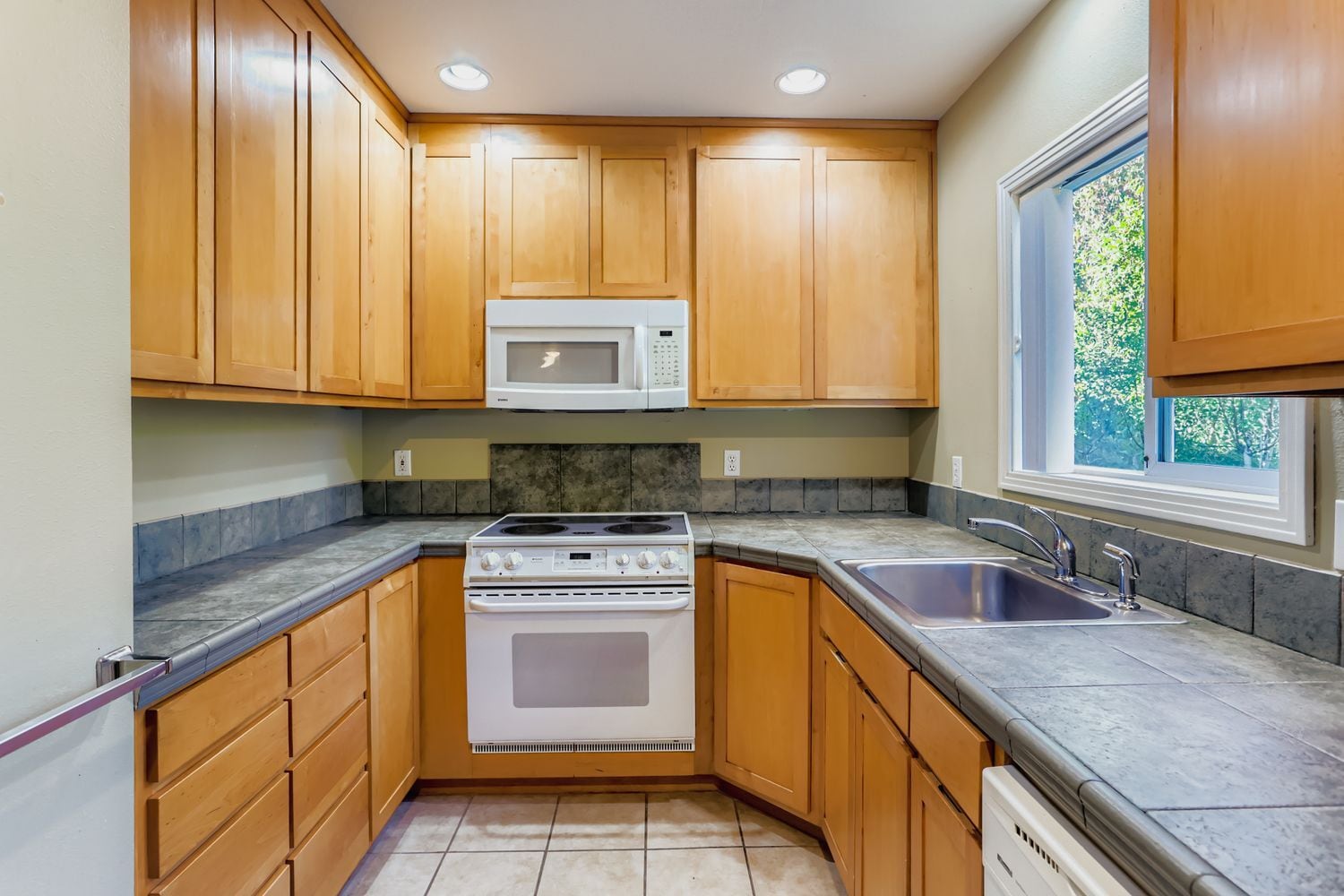 Building Photo - 6218 SW Garden Home Rd