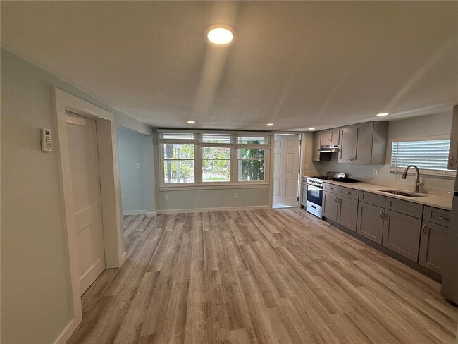 Building Photo - 41 84th Ave
