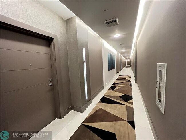 Building Photo - 17301 Biscayne Blvd