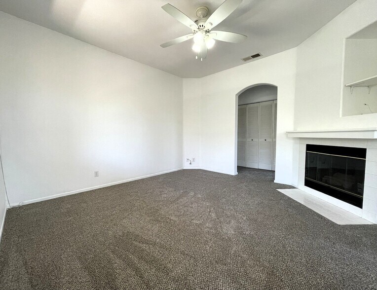 Building Photo - 10776 Sabre Hill Dr