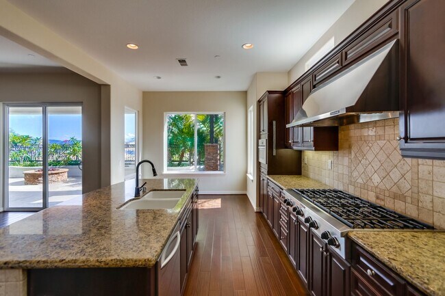 Building Photo - Beautiful 4 bedroom, 4.5 bathroom Home in the Varadero Community