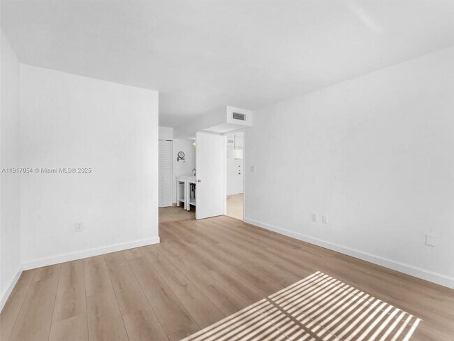 Building Photo - 255 Galen Dr