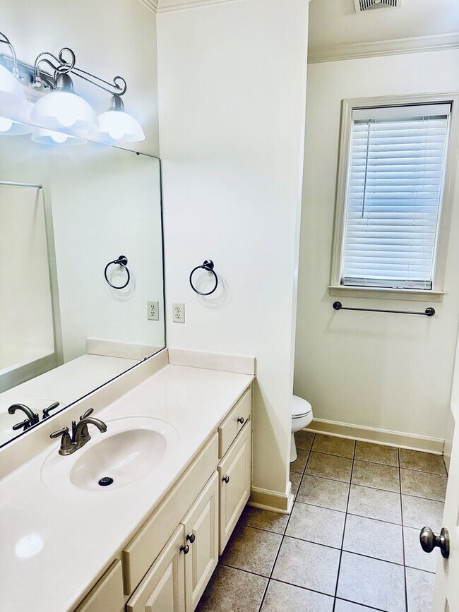 Building Photo - Grove Park Rental