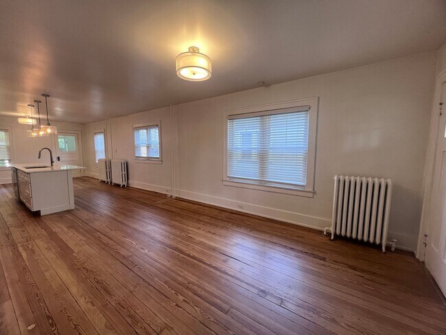Building Photo - Spacious 2 bedroom Duplex with a bonus room!