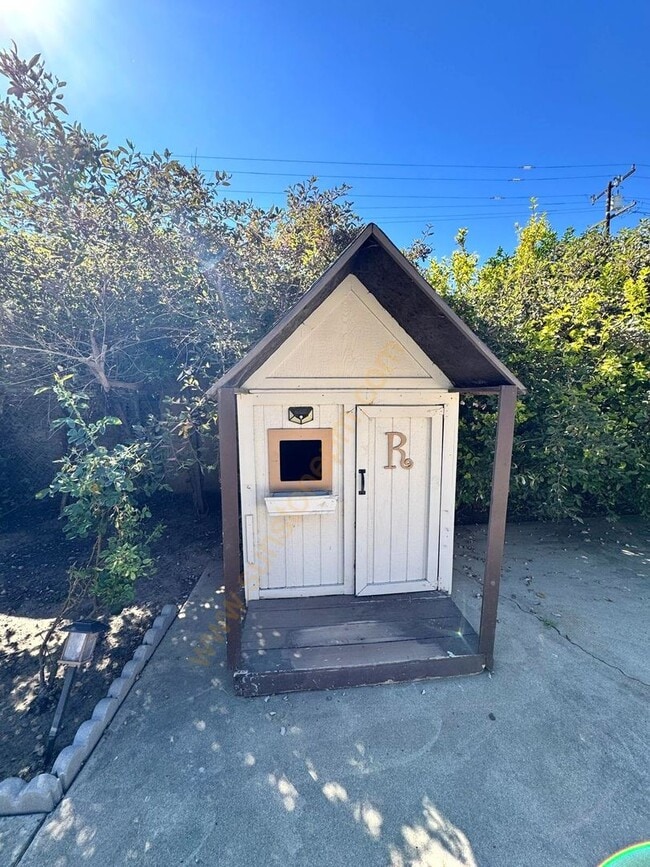 Building Photo - Beautifual Home