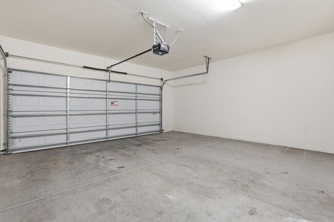 Building Photo - 1647 S 83rd Pl