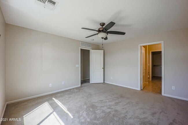 Building Photo - 10938 W Meadowbrook Ave