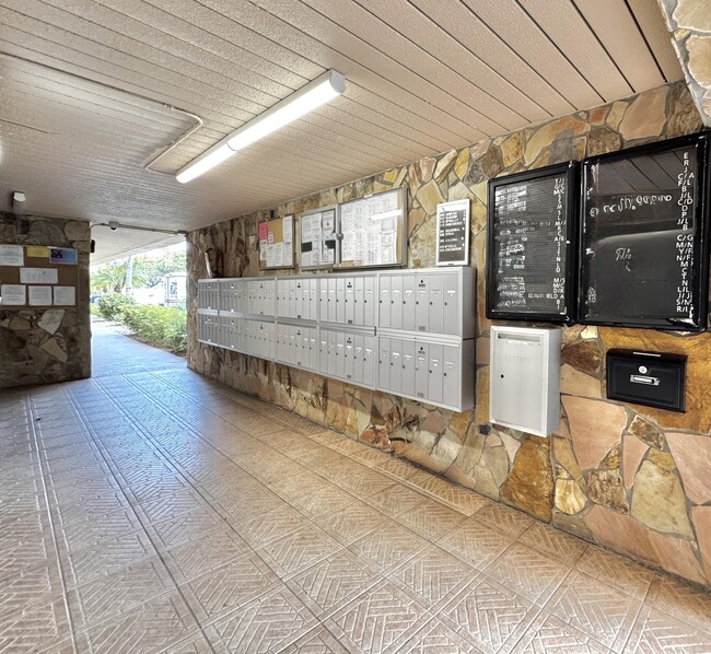 Building Photo - 2515 NE 2nd Ct