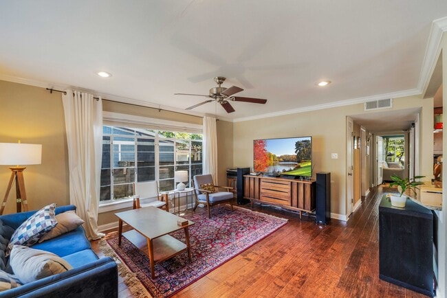 Building Photo - 407 Wilmes Dr