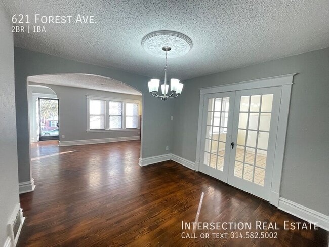 Building Photo - 621 Forest Ave