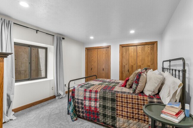 Building Photo - Sedalia Oasis on 8+ Acres