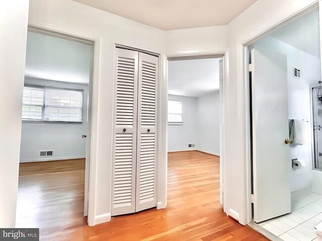 Building Photo - 10202 McGovern Dr