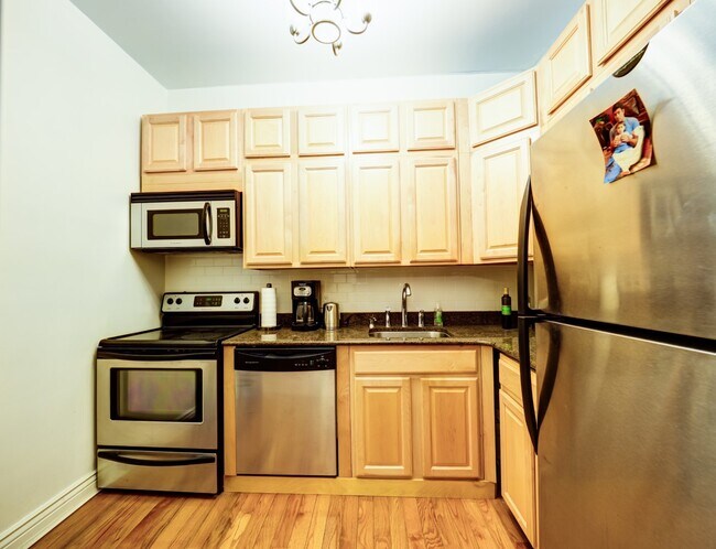 Building Photo - 264 9th St