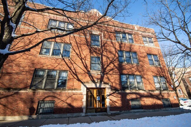 Primary Photo - 1336 W Waveland Ave