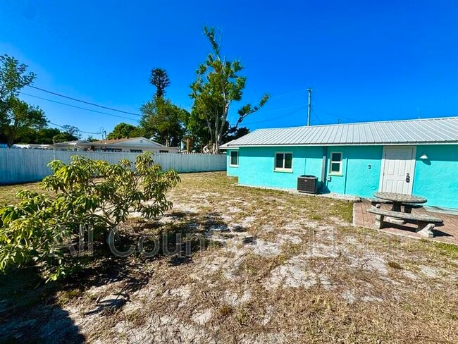 Building Photo - 495 S McCall Rd