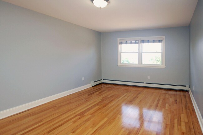 Building Photo - 599 Liberty Ave