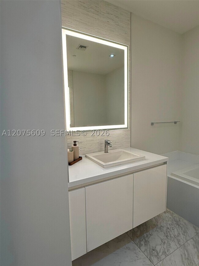 Building Photo - 701 N Fort Lauderdale Beach Blvd
