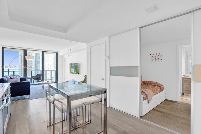 Building Photo - 121 NE 34th St