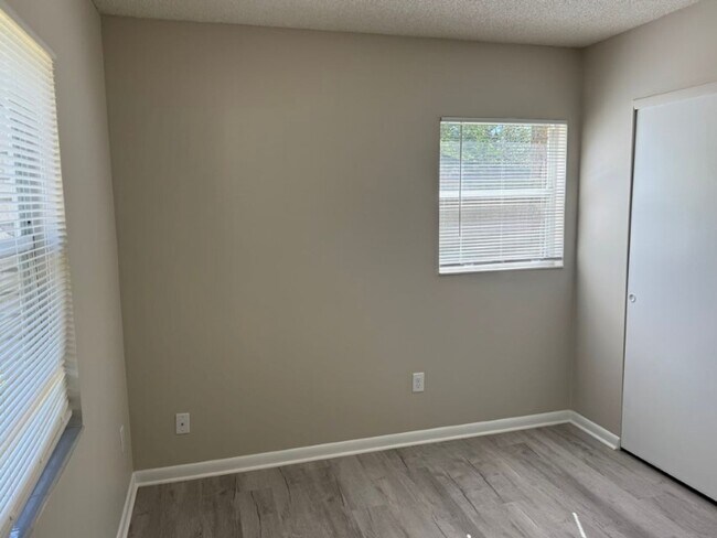 Building Photo - Home For Rent