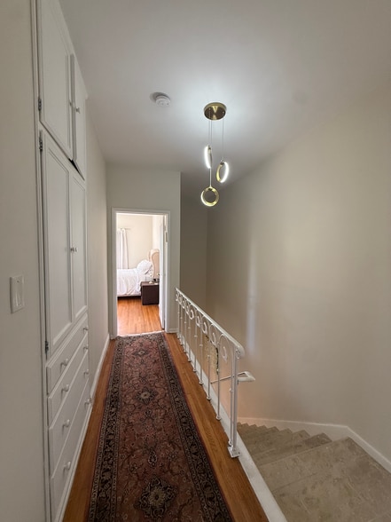 Building Photo - 439 S Sherbourne Dr