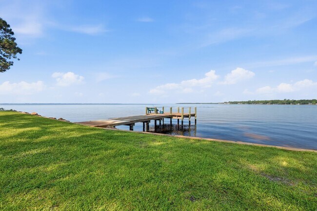 Building Photo - Waterfront Condo in Bluewater Bay!