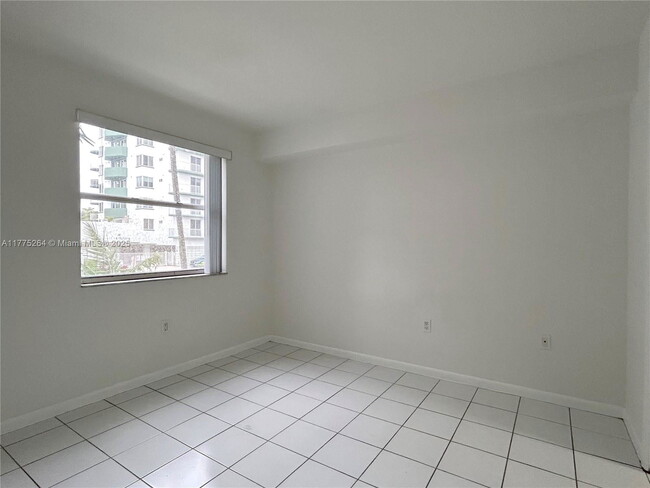 Building Photo - 2575 SW 27th Ave