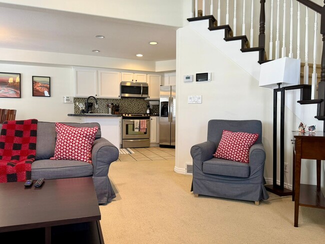 Building Photo - Townhouse within Walking Distance of Downtown Sugarhouse