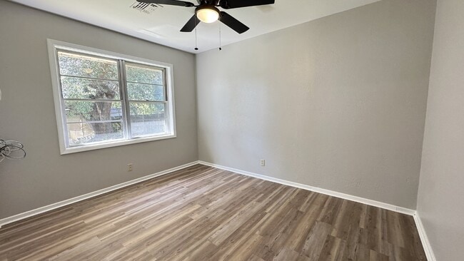 Building Photo - 401 Bayou Oaks Dr