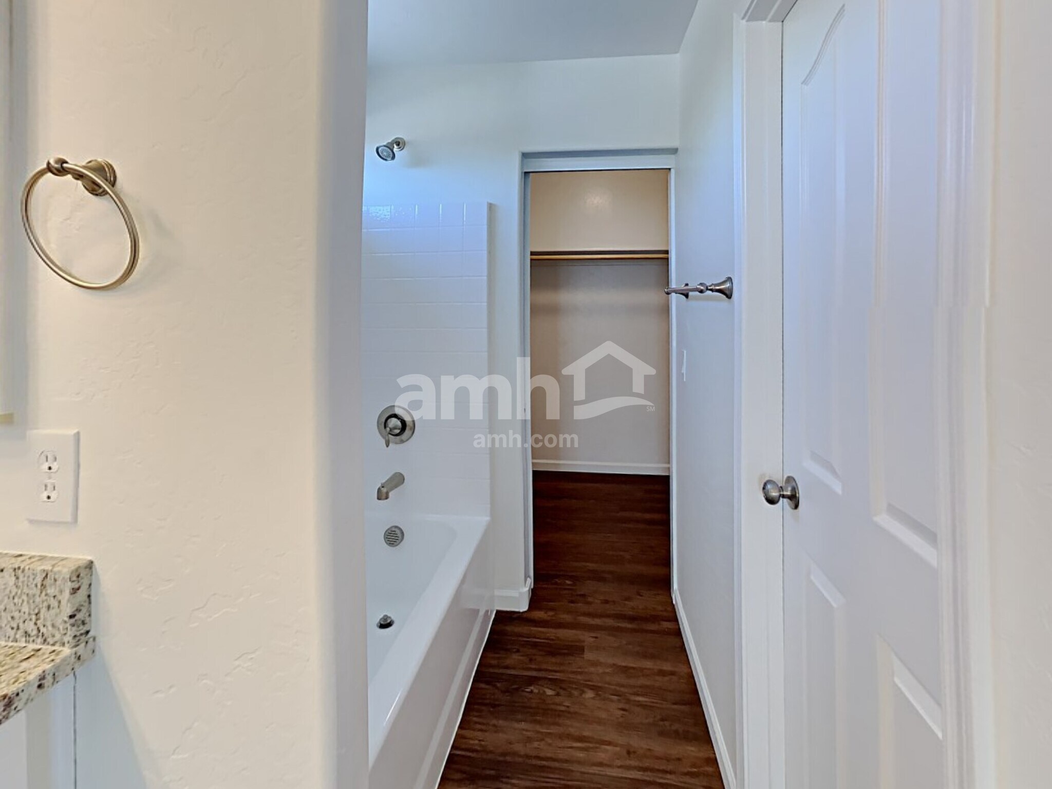 Building Photo - 7008 S 38th Ln