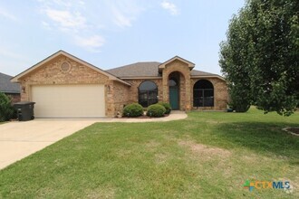 Building Photo - 10004 Diana Dr