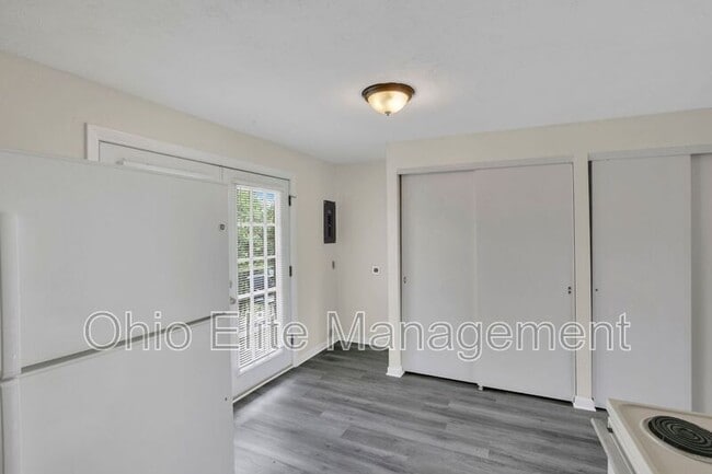 Building Photo - 861 Kingsford Rd
