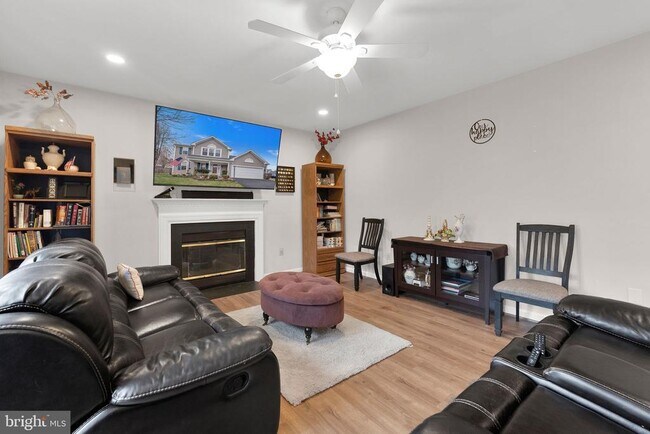 Building Photo - 15728 Beau Ridge Dr