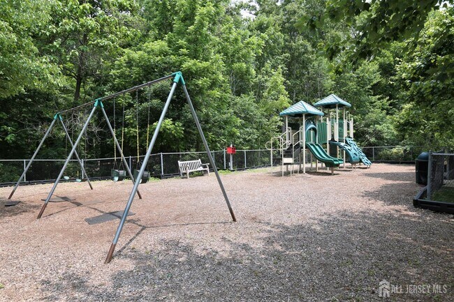 Building Photo - 302 Berkshire Dr