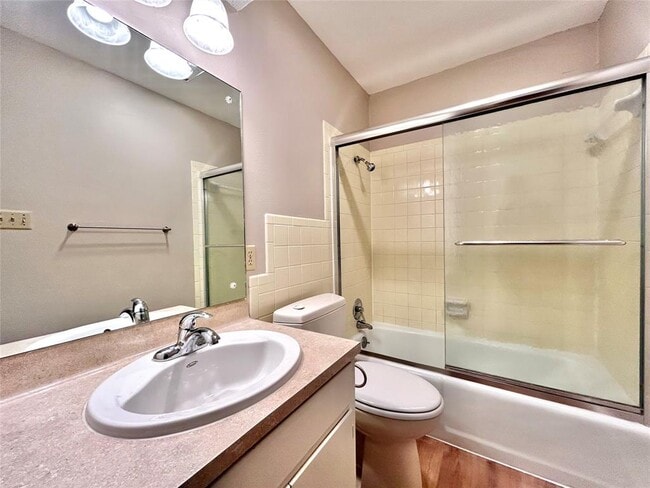 Building Photo - 8711 Westover Club Dr
