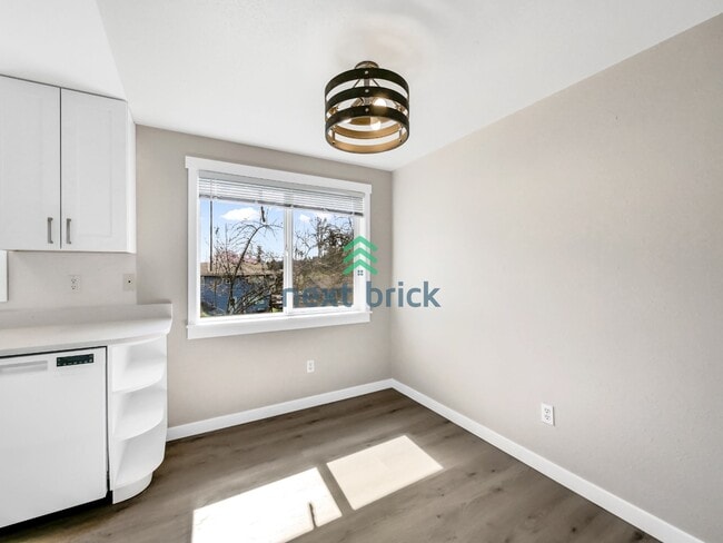 Building Photo - Beautiful 3 beds, 1 bath Single Family Home is available for Rent in Renton!